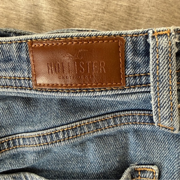 Hollister Curvy High Rise Mom Shorts - Picture 4 of 4